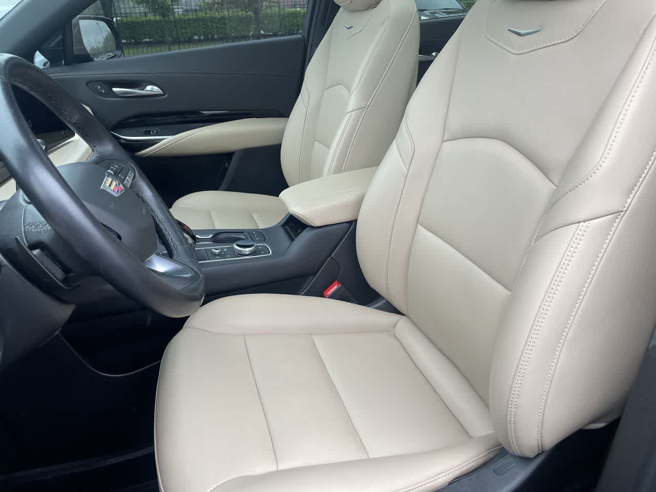 Certified 2024 Cadillac XT4 Luxury w/ Cold Weather Package AWD/4WD image 12