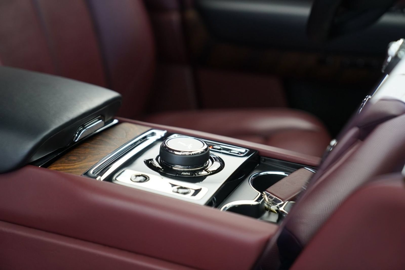 Certified 2020 Rolls-Royce Cullinan AWD/4WD image 38