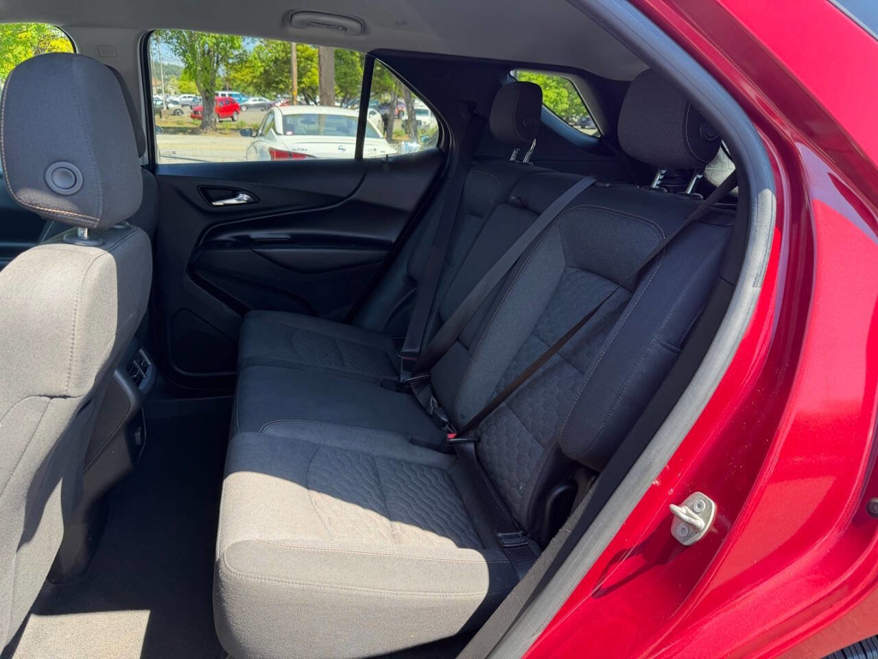 Used 2018 Chevrolet Equinox LT FWD image 16