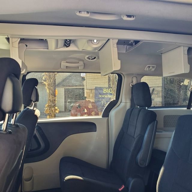 Used 2011 Chrysler Town & Country Touring FWD image 34