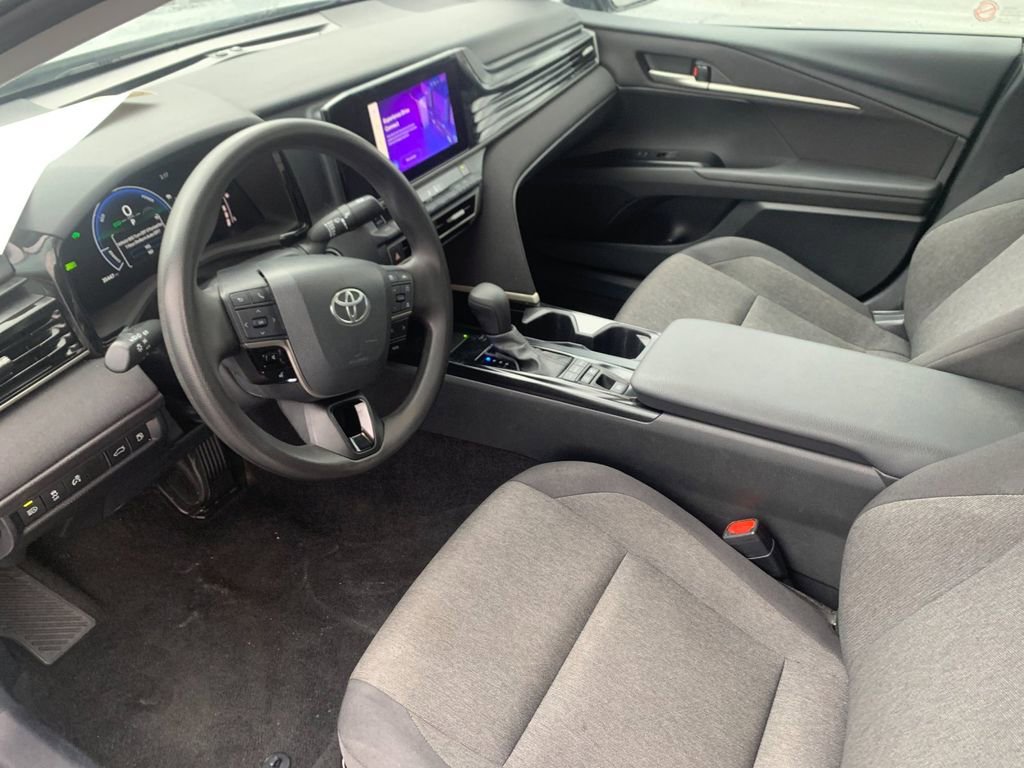 Used 2025 Toyota Camry LE image 11