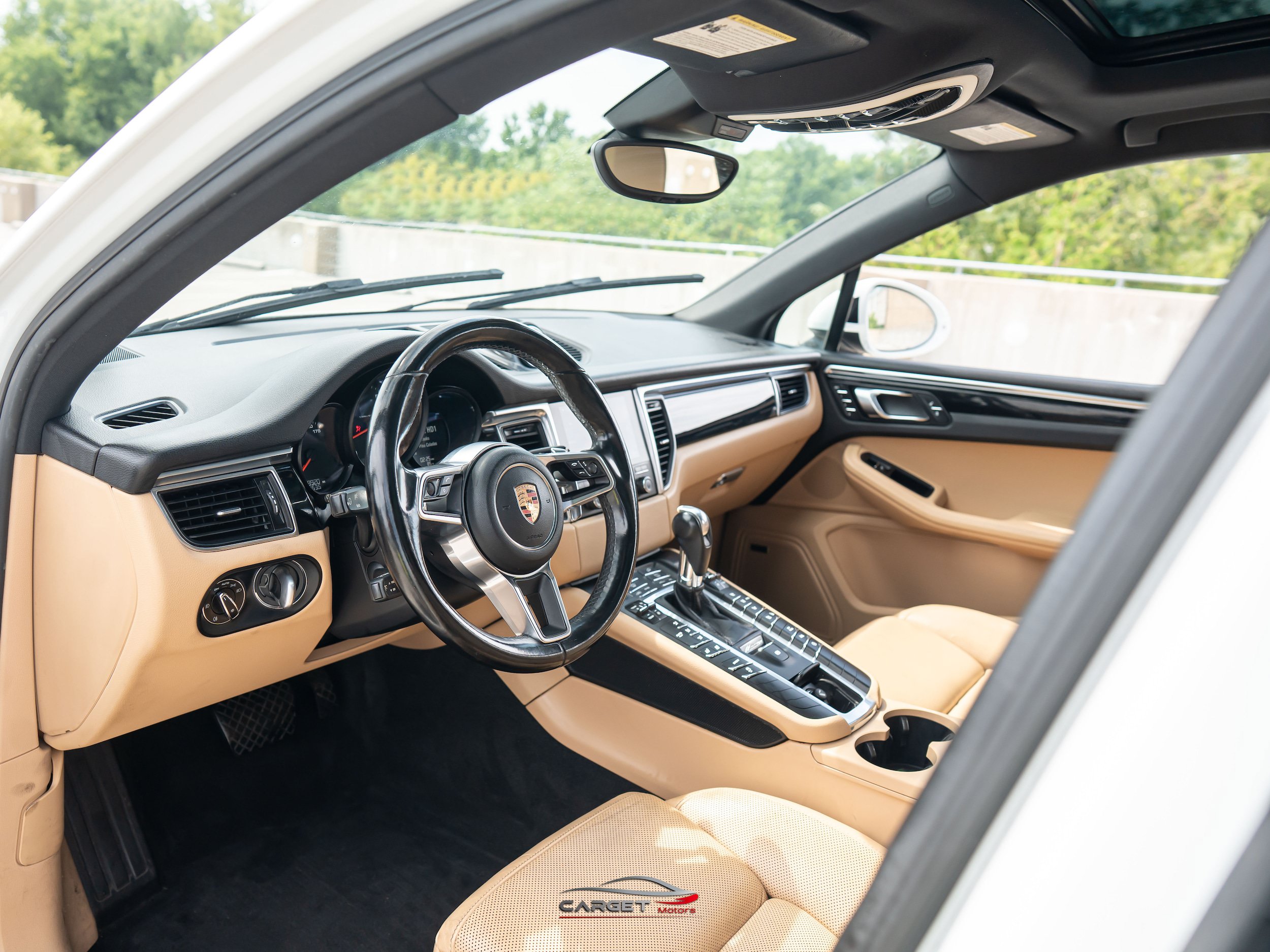 Used 2018 Porsche Macan AWD/4WD image 13