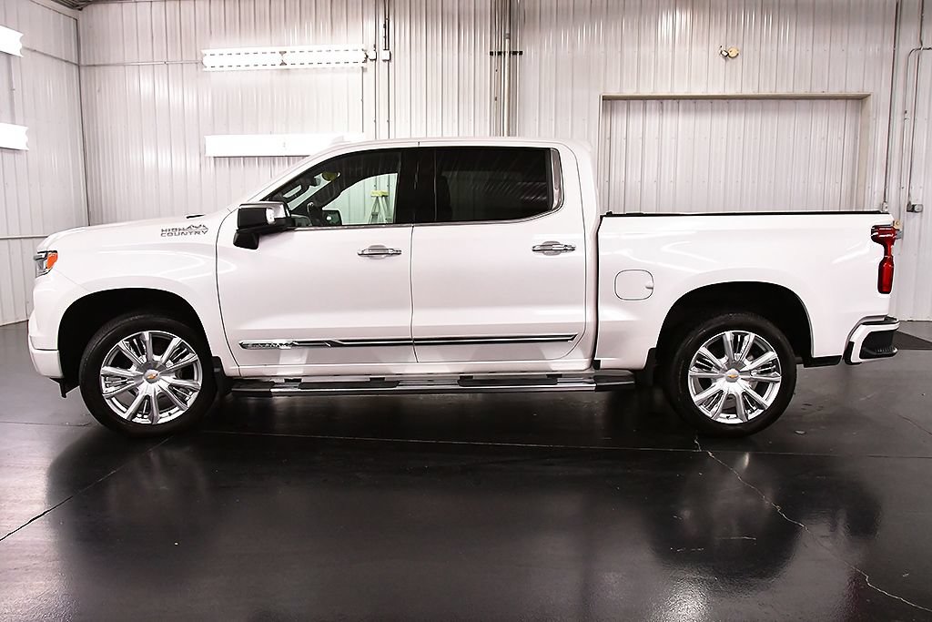 Used 2023 Chevrolet Silverado 1500 High Country w/ Technology Package AWD/4WD image 4