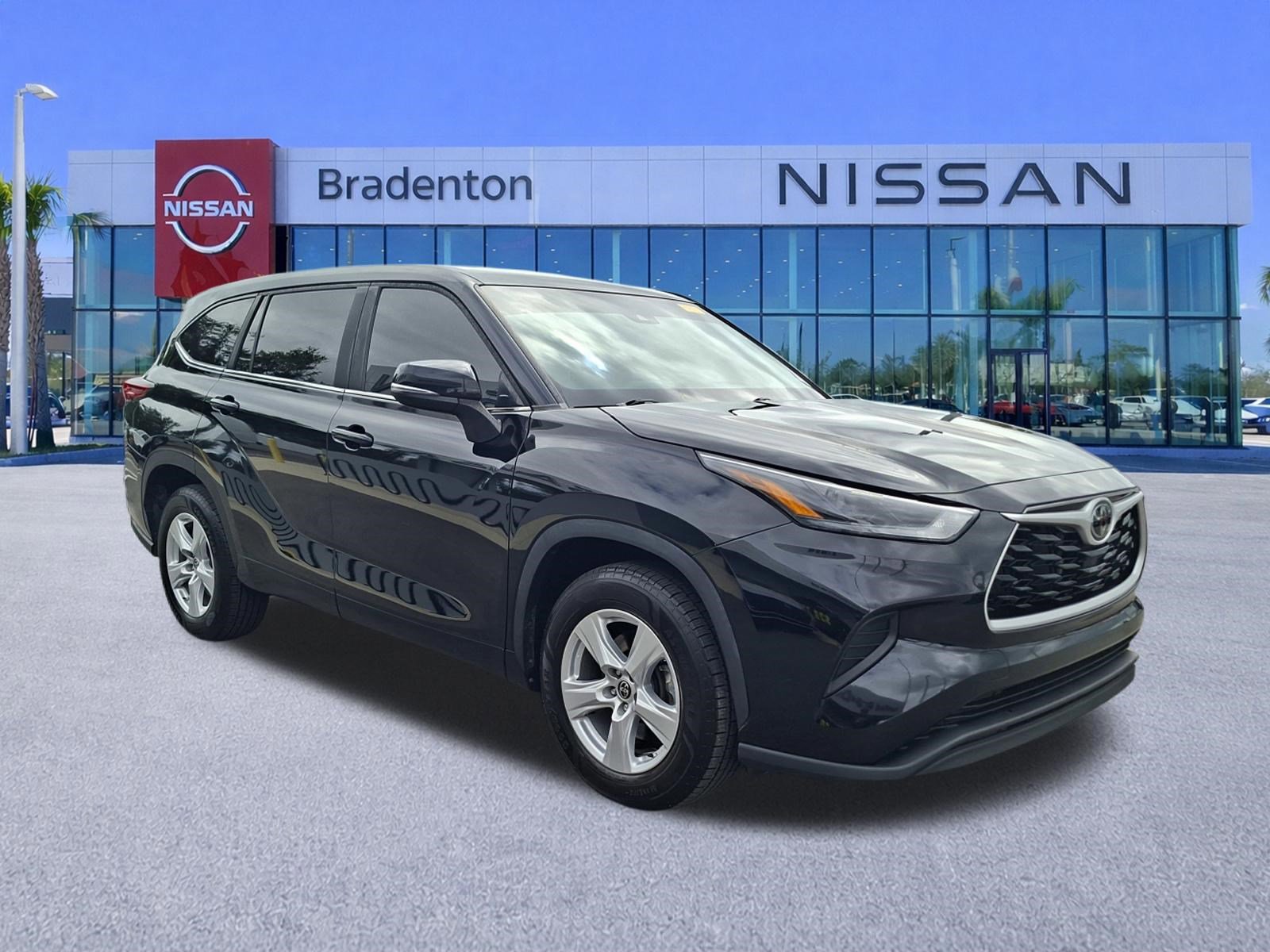 Used 2023 Toyota Highlander L image 3