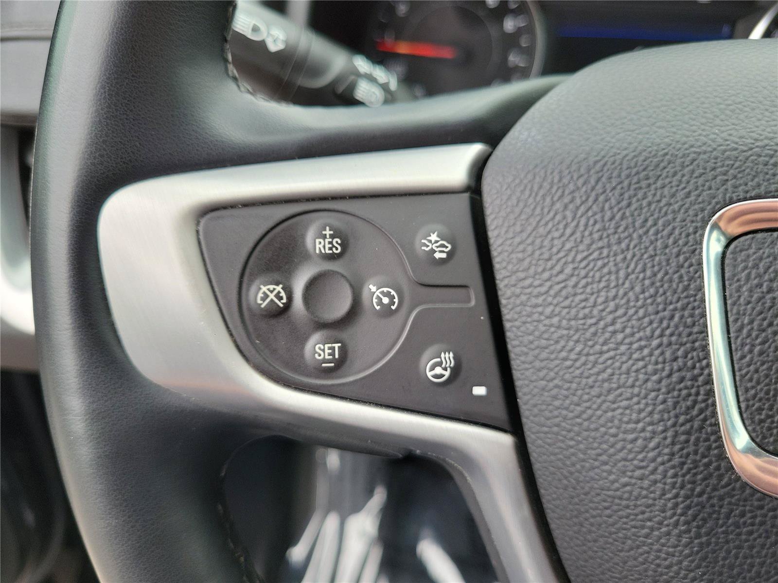 Used 2024 GMC Terrain SLT AWD/4WD image 25