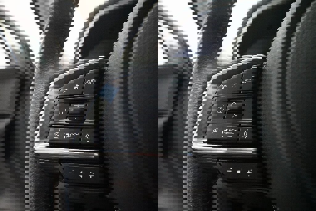 Certified 2024 Subaru Ascent Limited w/ Technology Package image 18