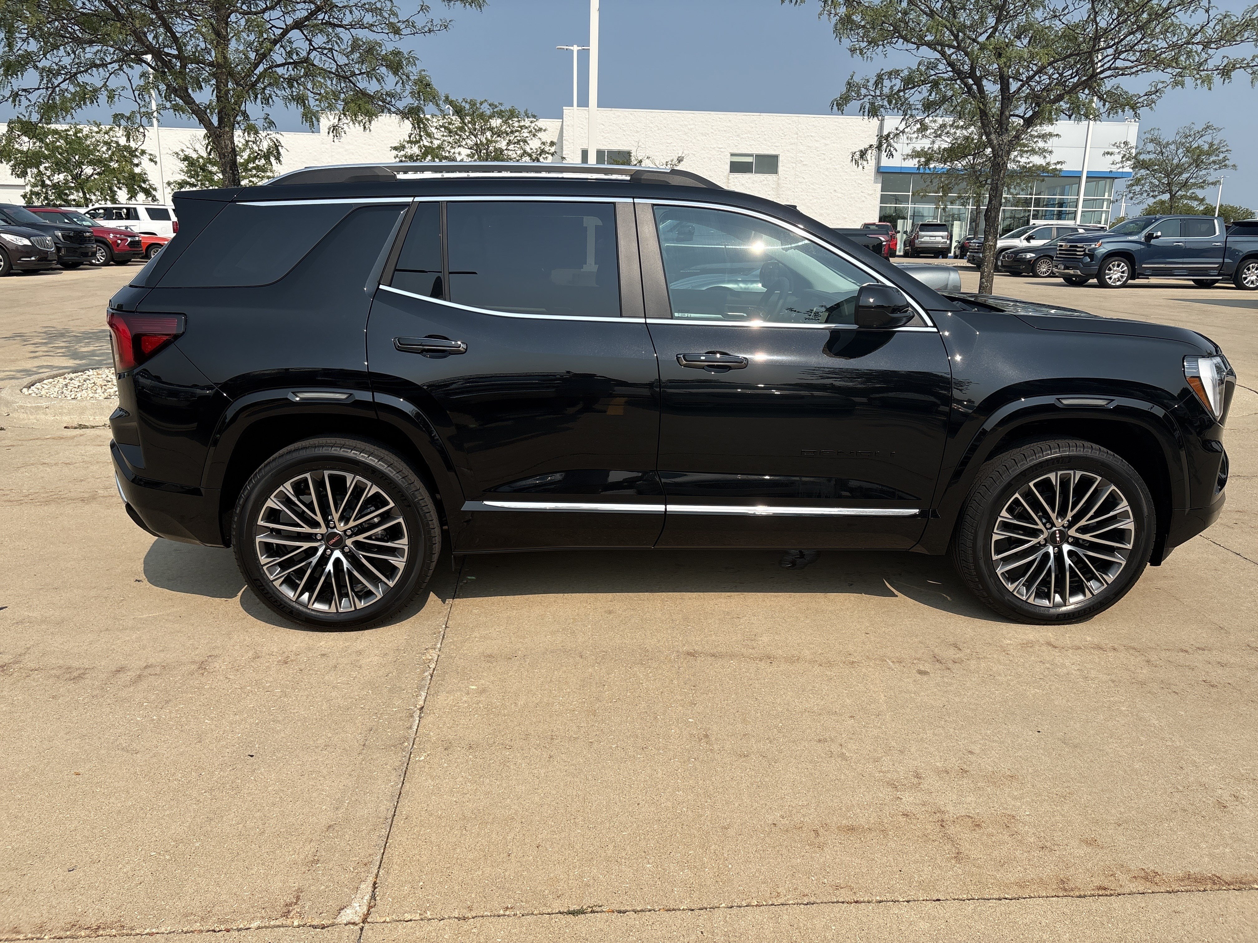 New 2027 GMC Terrain Denali w/ LPO, Black Badging Package AWD/4WD image 8
