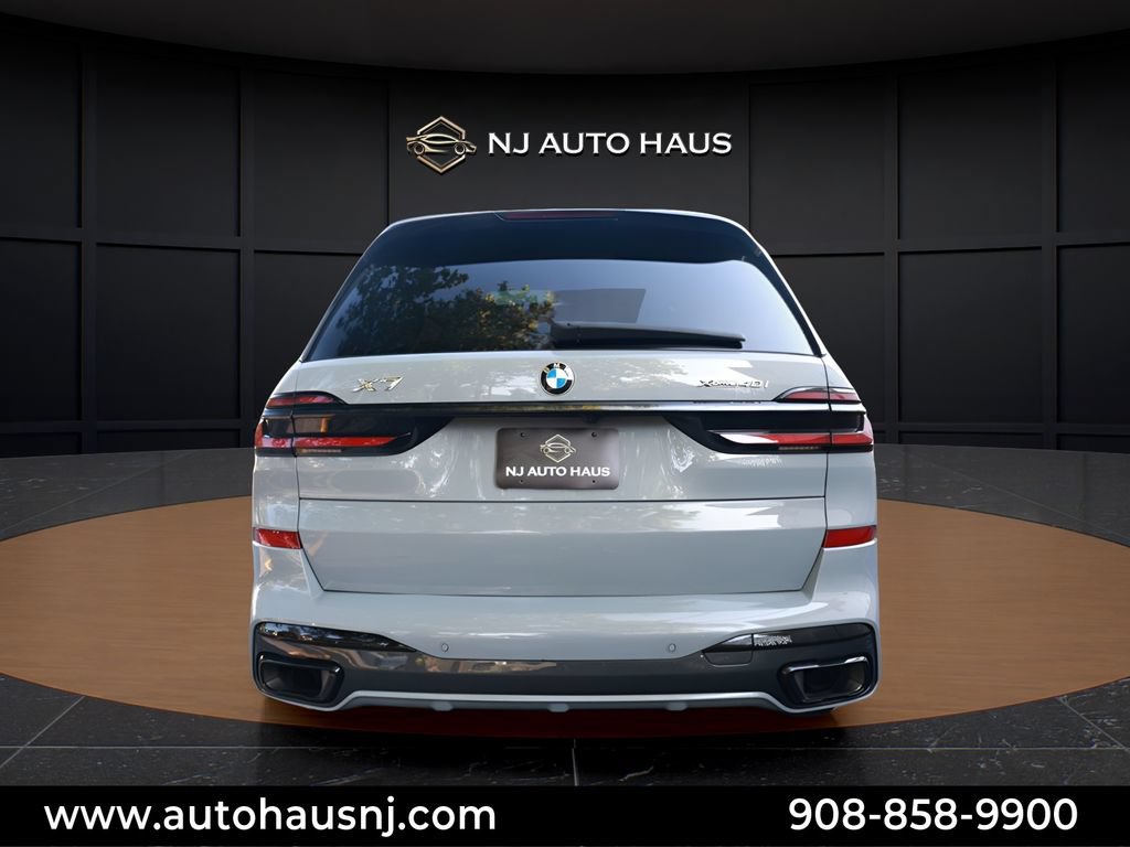 Used 2026 BMW X7 xDrive40i AWD/4WD image 11