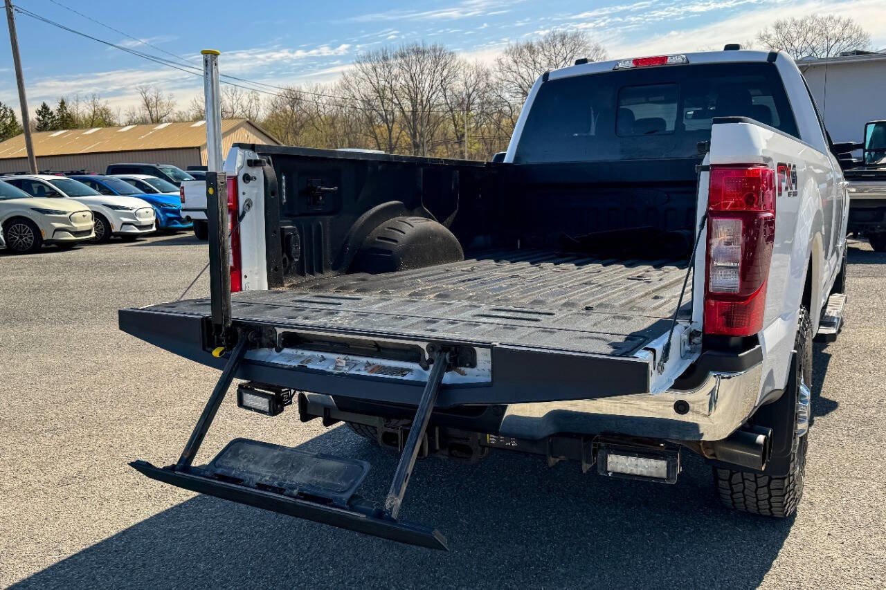 Used 2021 Ford F350 Lariat w/ Chrome Package AWD/4WD image 19