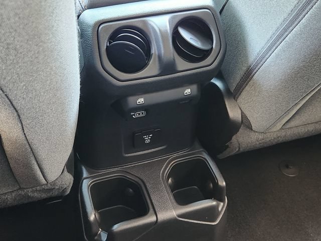 Used 2026 Jeep Wrangler Unlimited Sahara AWD/4WD image 31