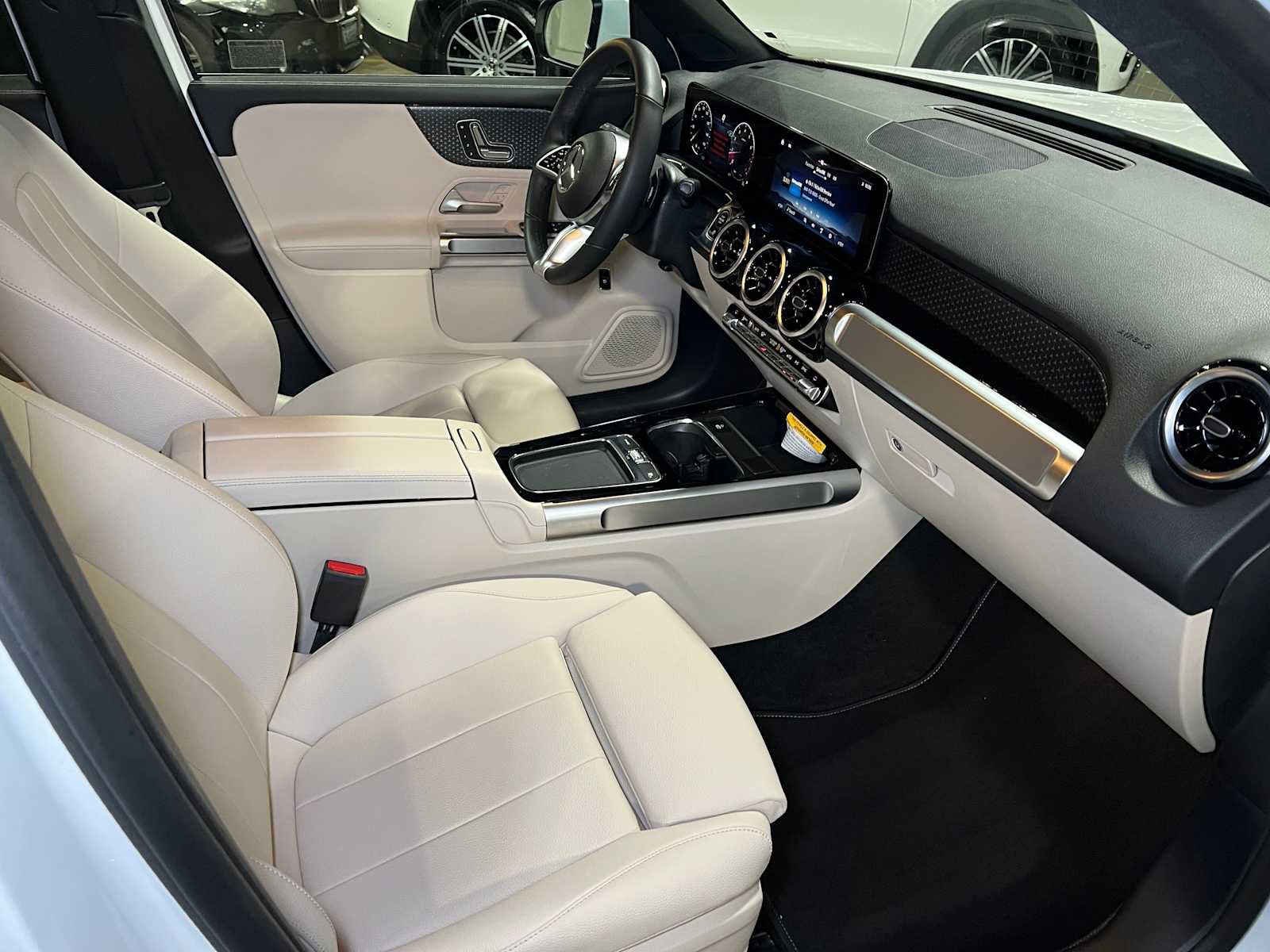 Certified 2025 Mercedes-Benz GLB 250 4MATIC image 11