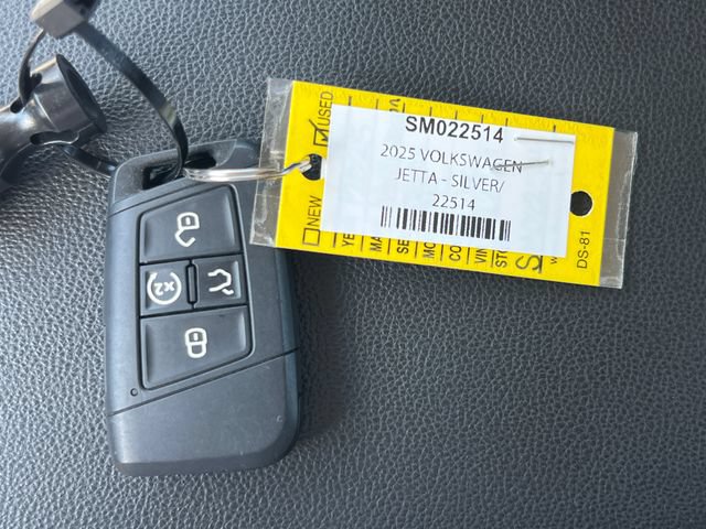 Used 2025 Volkswagen Jetta SE FWD image 41
