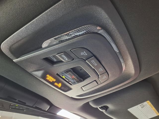 Used 2025 Toyota Crown Platinum AWD/4WD image 18