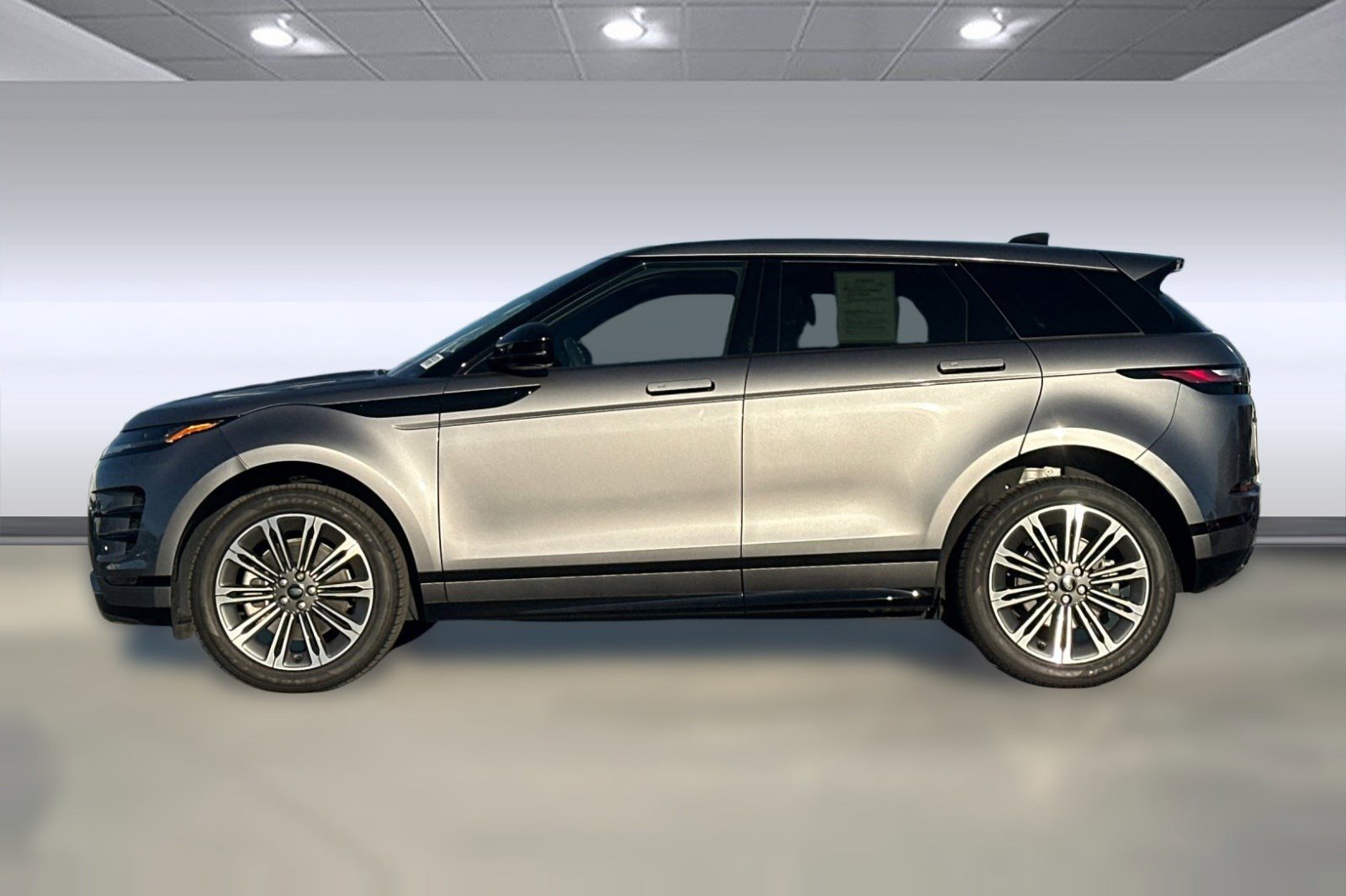 Used 2024 Land Rover Range Rover Evoque Dynamic SE image 2
