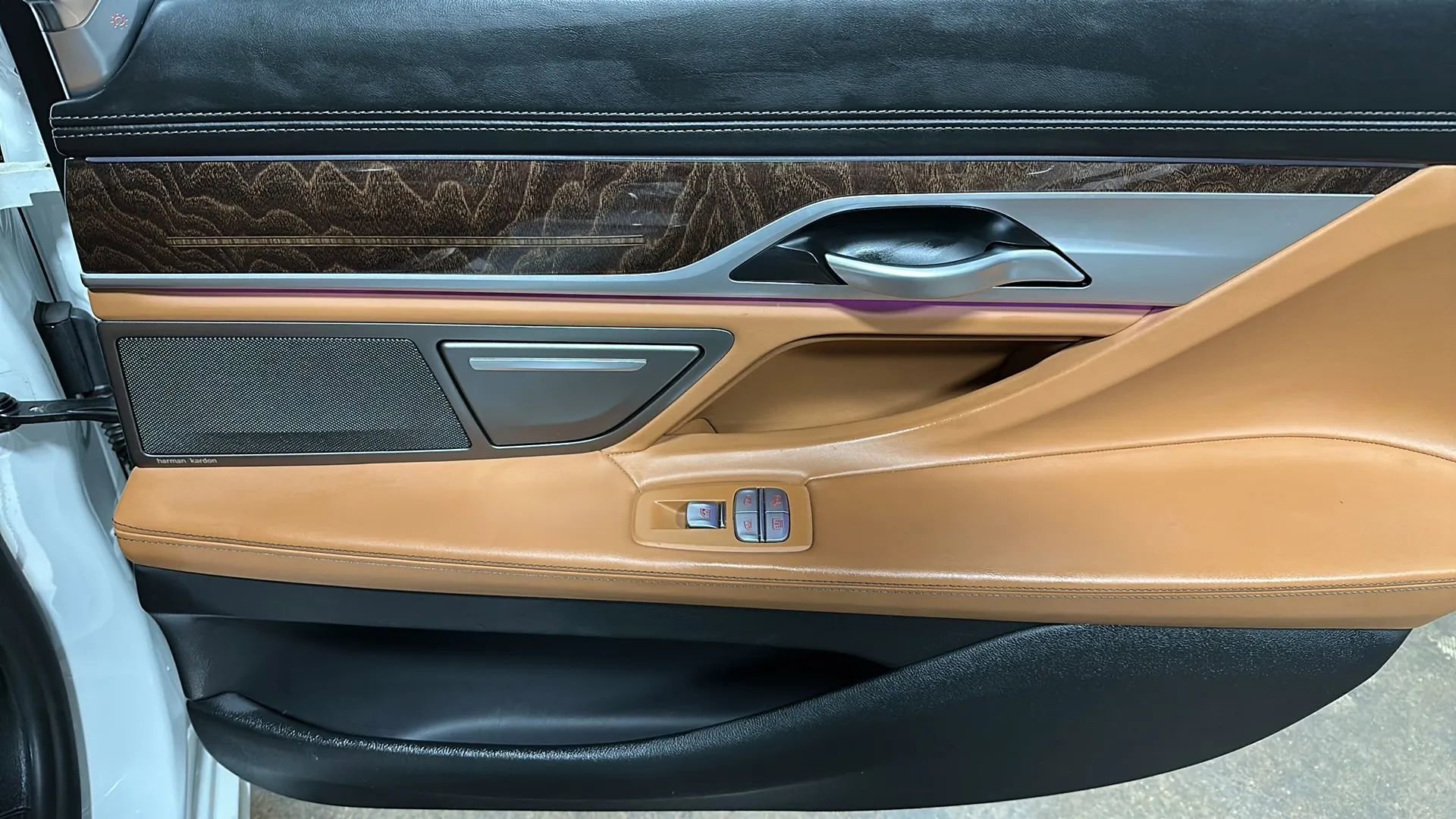 Used 2020 BMW 750i xDrive w/ Executive Package image 17