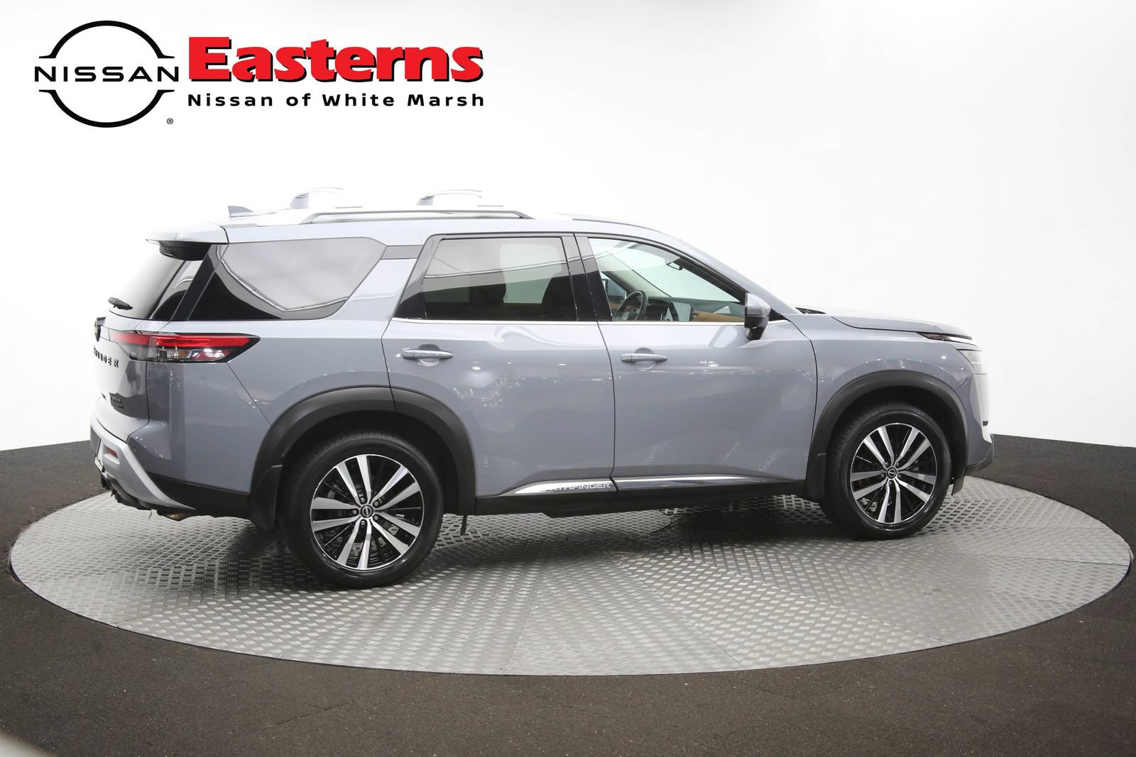 Used 2024 Nissan Pathfinder Platinum w/ Black Appearance Package AWD/4WD image 47