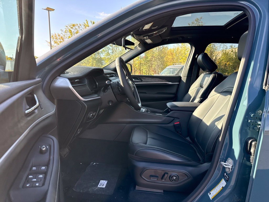 New 2027 Jeep Grand Cherokee Limited AWD/4WD image 25