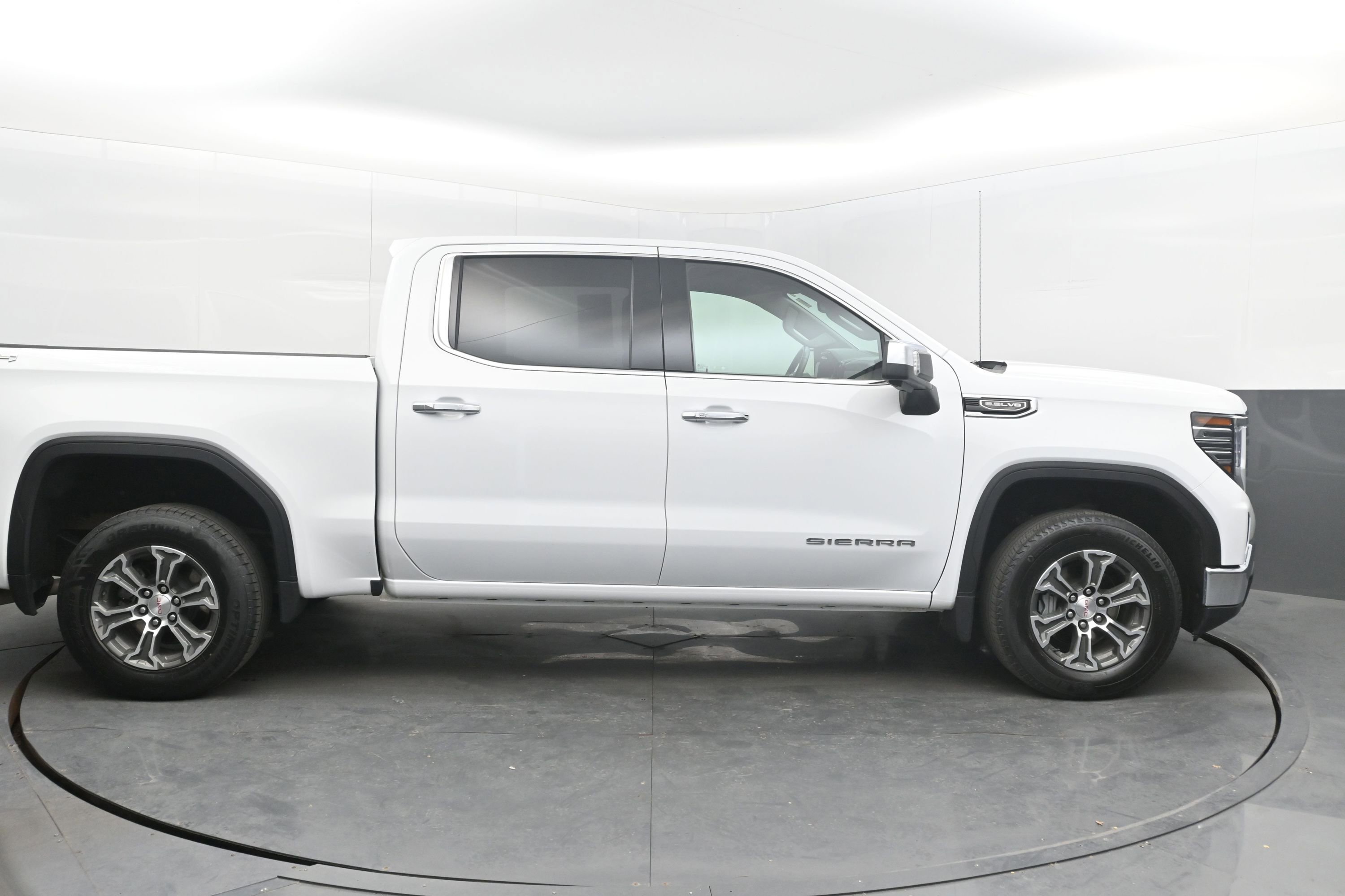 Used 2025 GMC Sierra 1500 SLT image 8