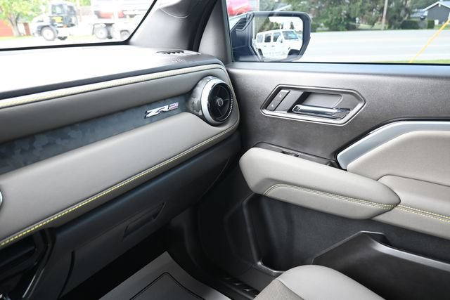 Used 2025 Chevrolet Colorado ZR2 w/ Technology Package AWD/4WD image 28