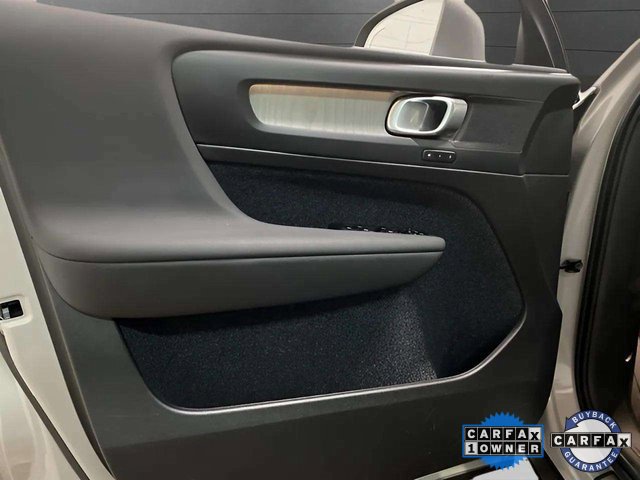 Used 2025 Volvo XC40 B5 Core image 31