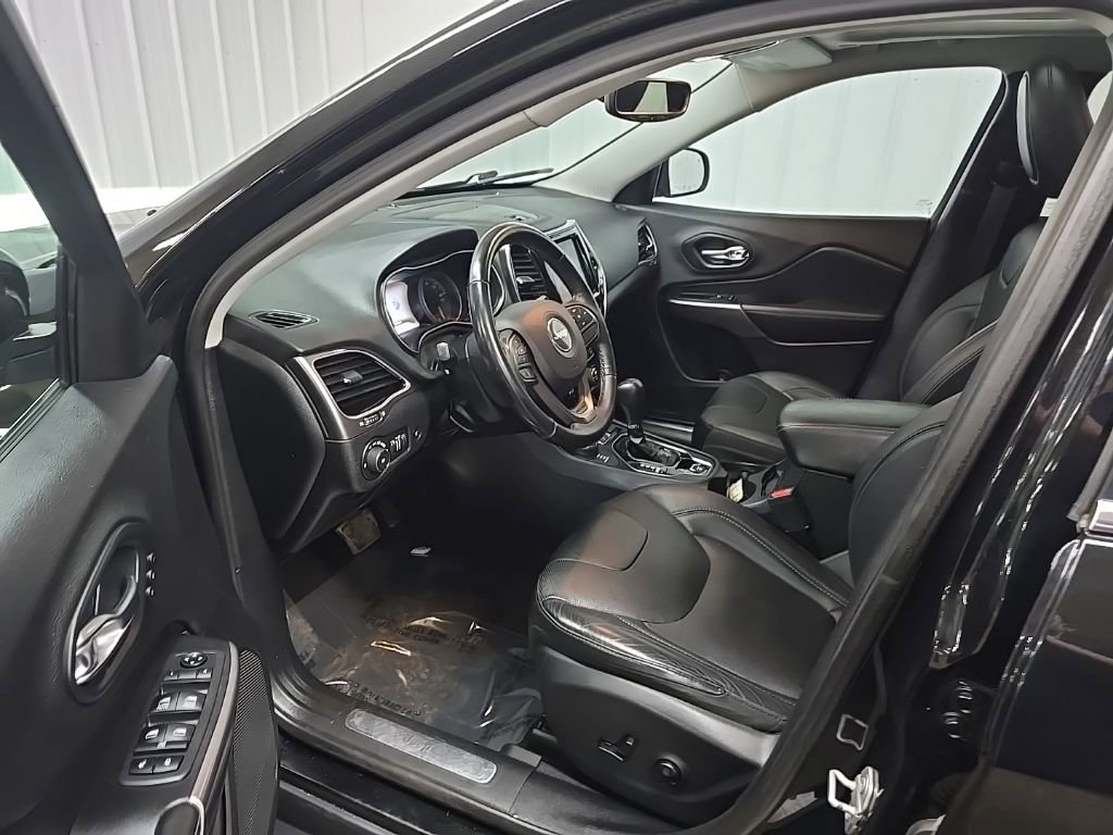 Used 2019 Jeep Cherokee Limited AWD/4WD image 29
