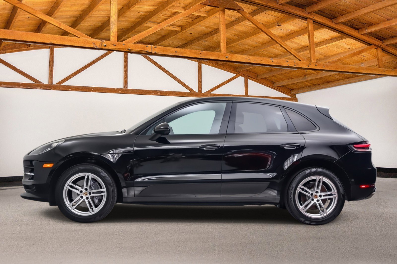 Used 2021 Porsche Macan AWD/4WD image 2