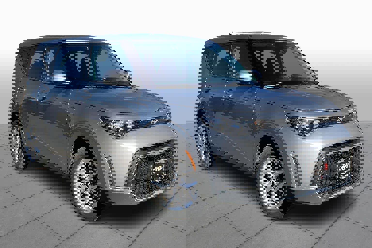 Used 2023 Kia Soul LX w/ LX Technology Package image 2