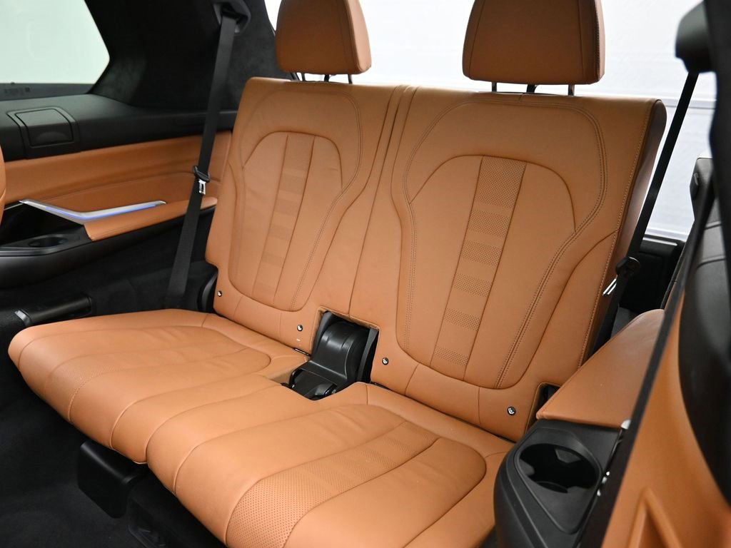 Used 2022 BMW X7 xDrive40i w/ Cold Weather Package image 16