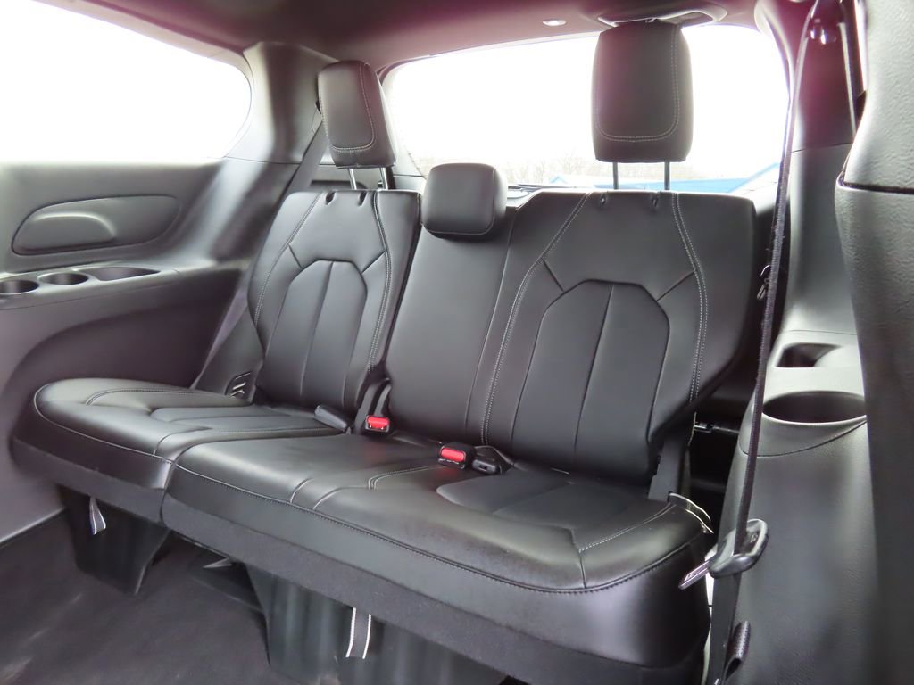 Certified 2025 Chrysler Pacifica Select image 25