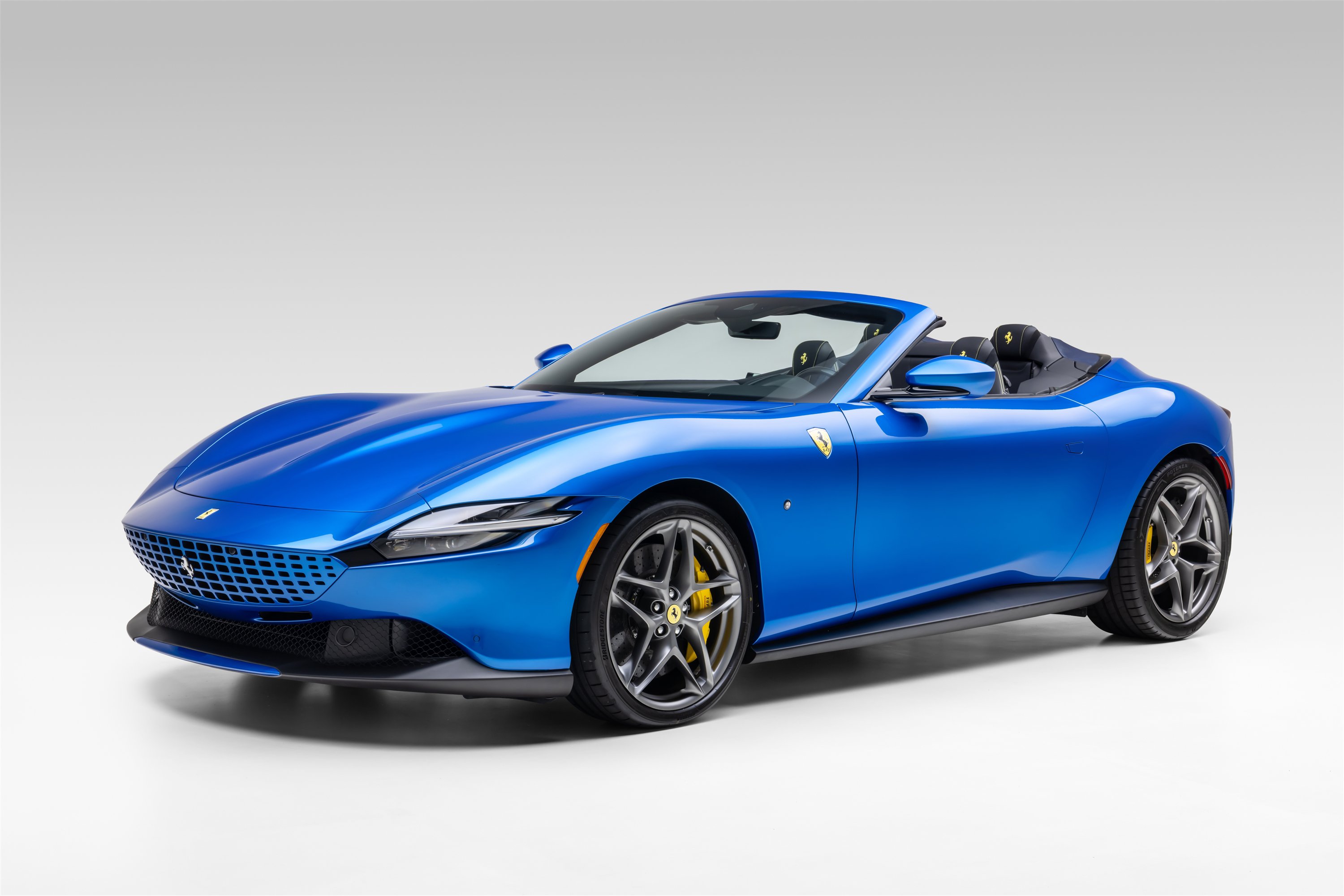 Used 2026 Ferrari Roma Spider RWD image 2