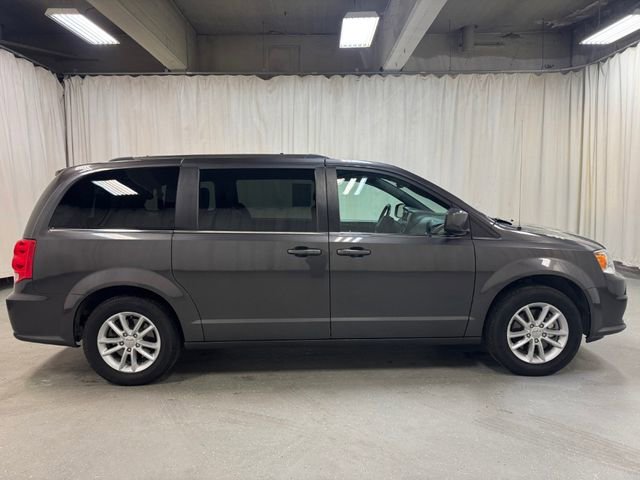 Used 2019 Dodge Grand Caravan SXT w/ Rear Park Assist Package FWD image 3