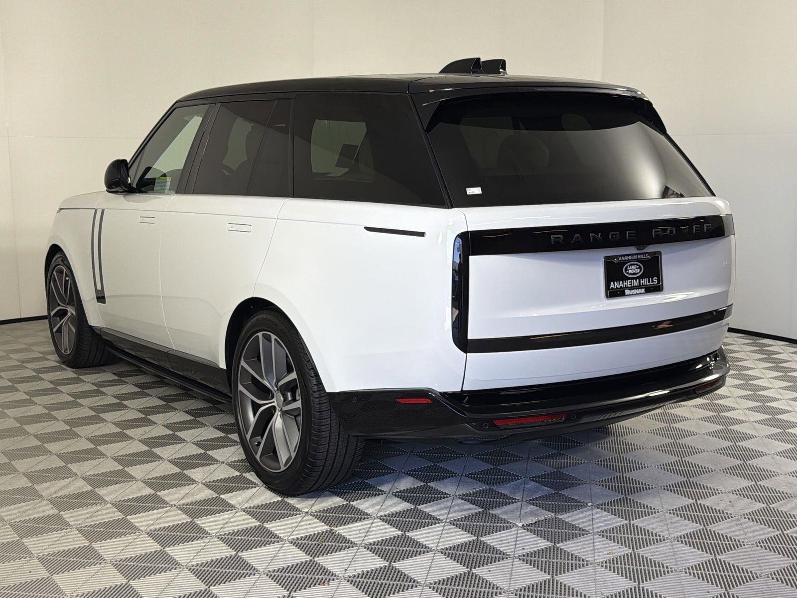 New 2025 Land Rover Range Rover SE image 3
