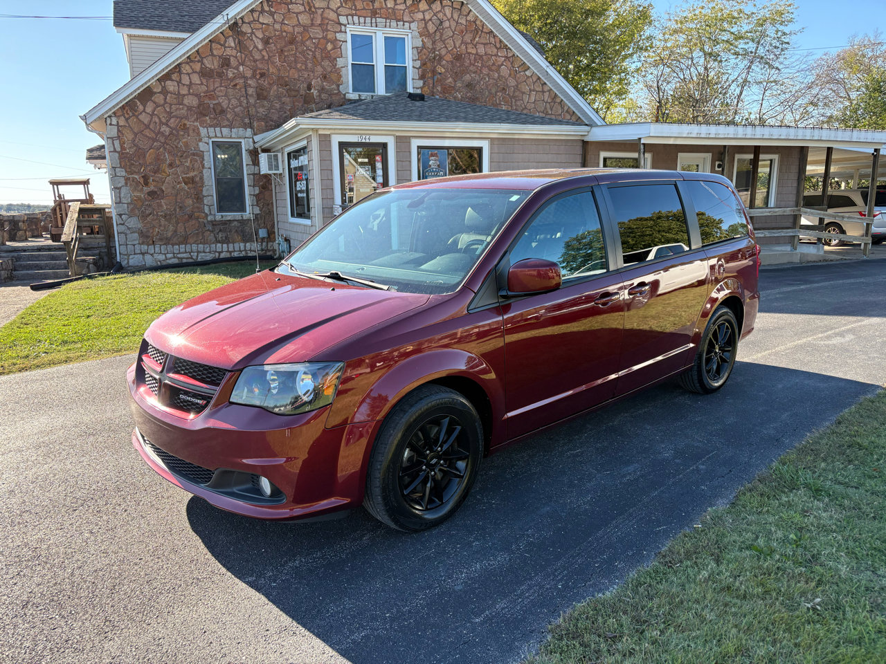 Used 2019 Dodge Grand Caravan GT image 1
