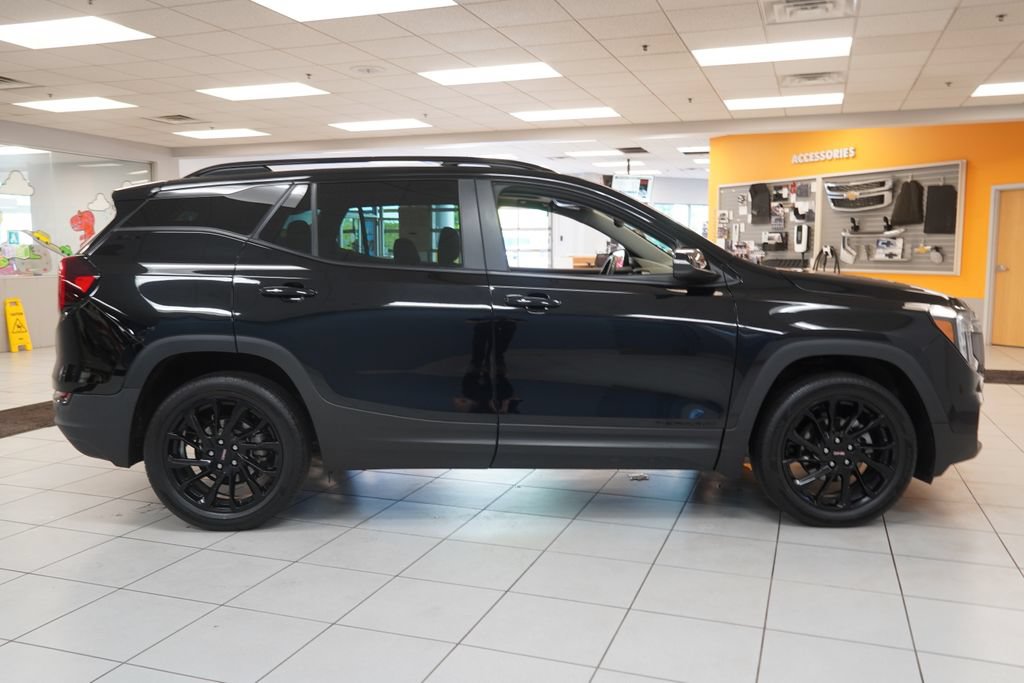 Used 2023 GMC Terrain SLE w/ Driver Convenience Package AWD/4WD image 14