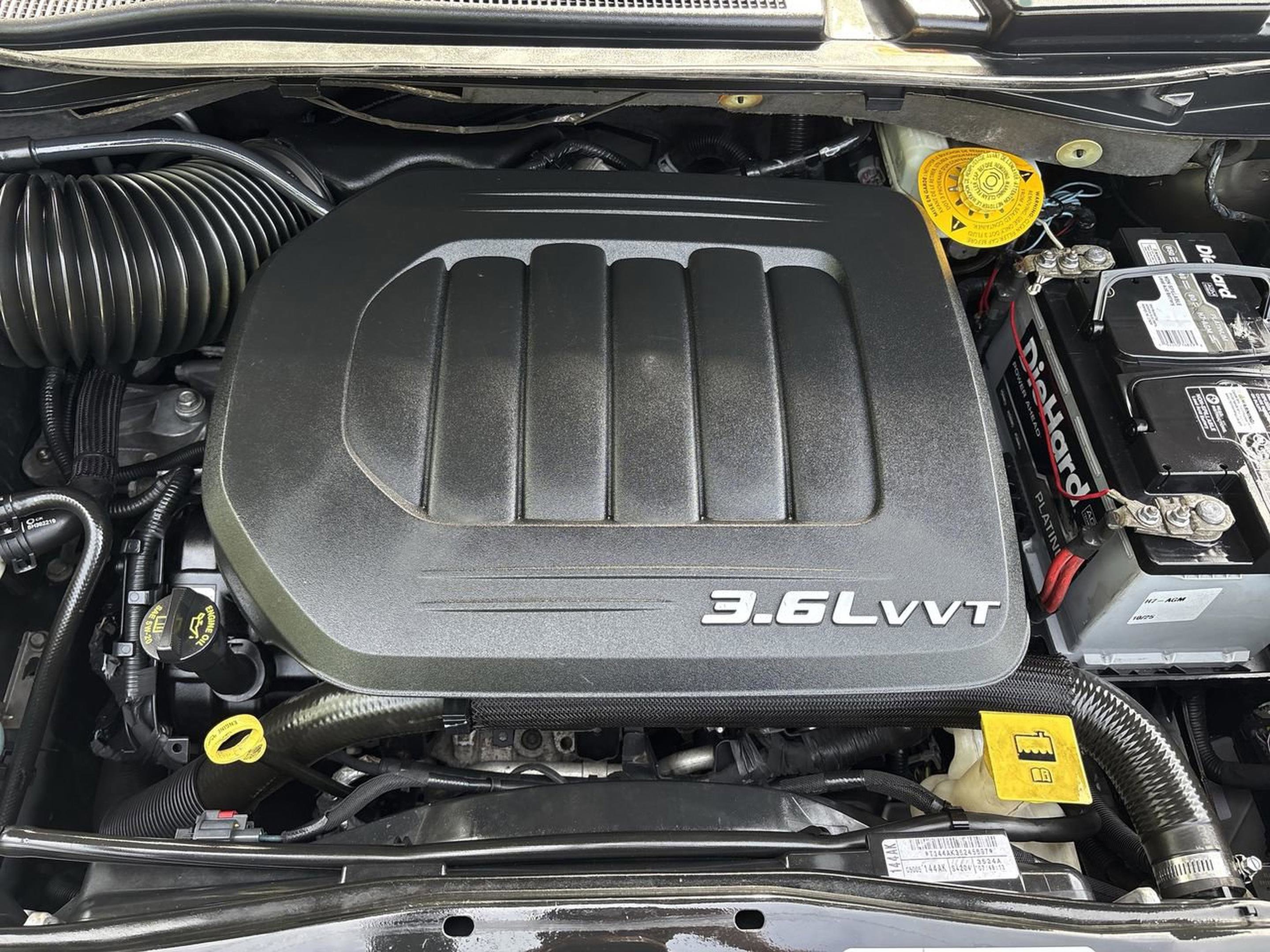 Used 2015 Chrysler Town & Country Limited Platinum FWD image 22