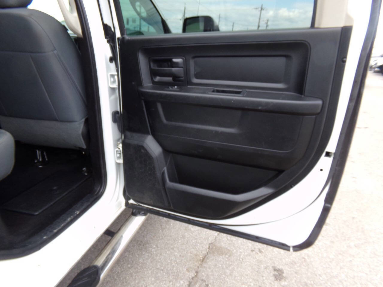 Used 2017 RAM 2500 Tradesman w/ Chrome Appearance Group image 24