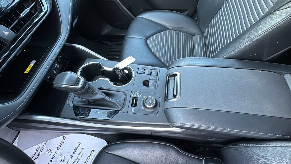 Used 2023 Toyota Highlander XSE AWD/4WD image 25