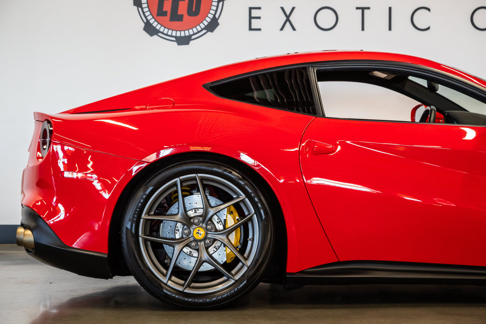 Used 2016 Ferrari F12 Berlinetta RWD image 11