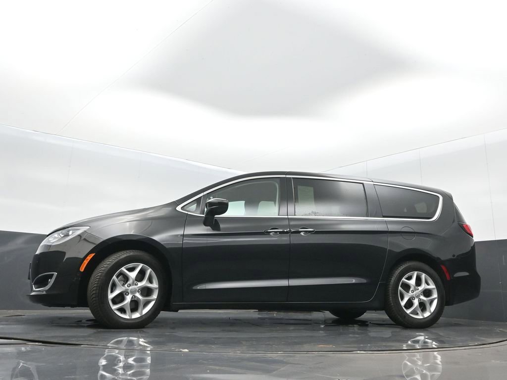 Used 2019 Chrysler Pacifica Touring Plus w/ Advanced Safetytec Group FWD image 32