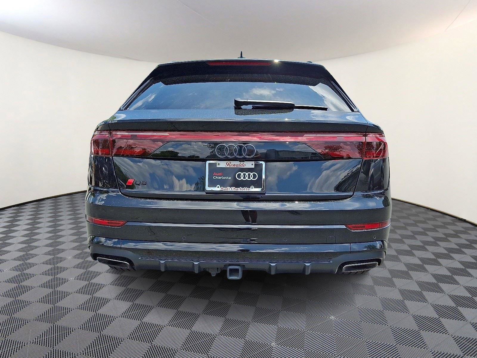 Certified 2025 Audi Q8 Prestige image 5