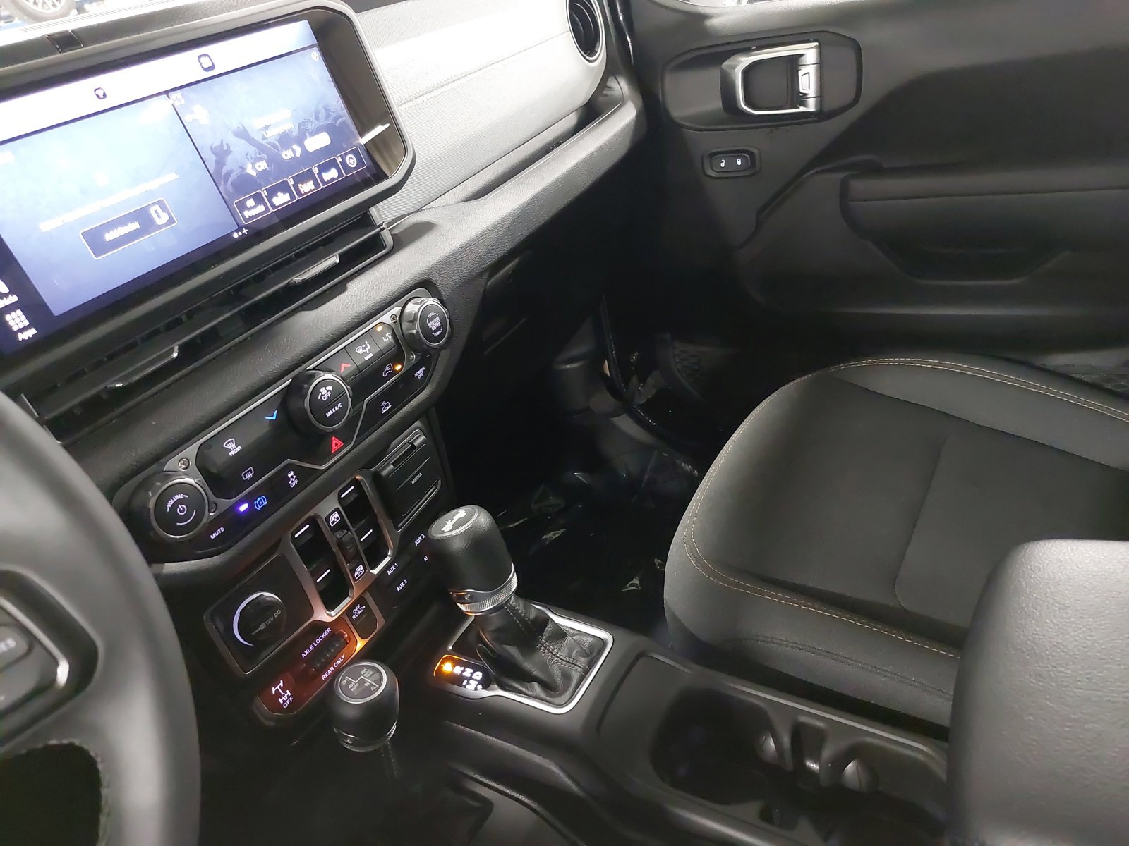 Used 2025 Jeep Wrangler Willys image 24