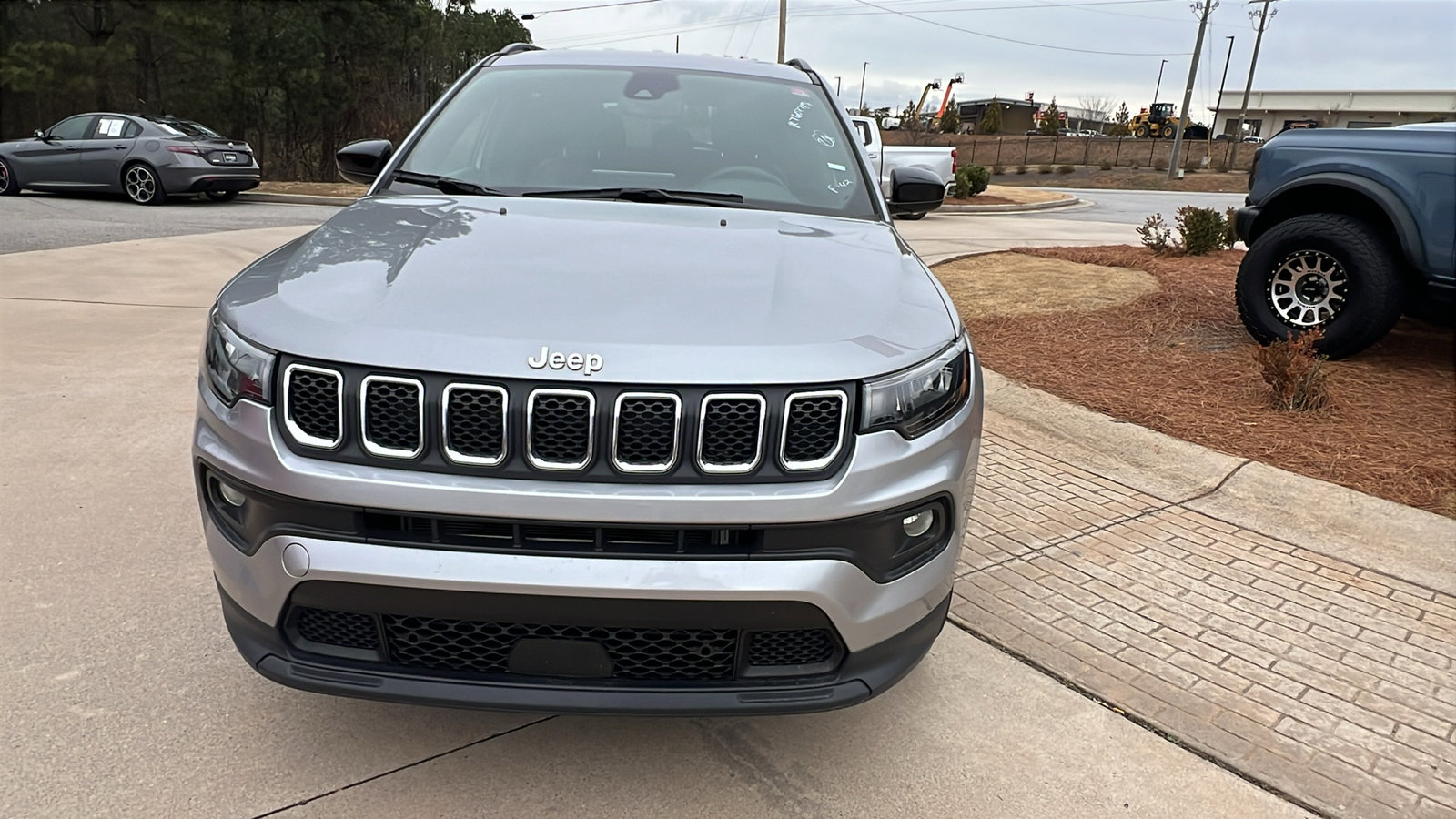 Used 2024 Jeep Compass Latitude image 3