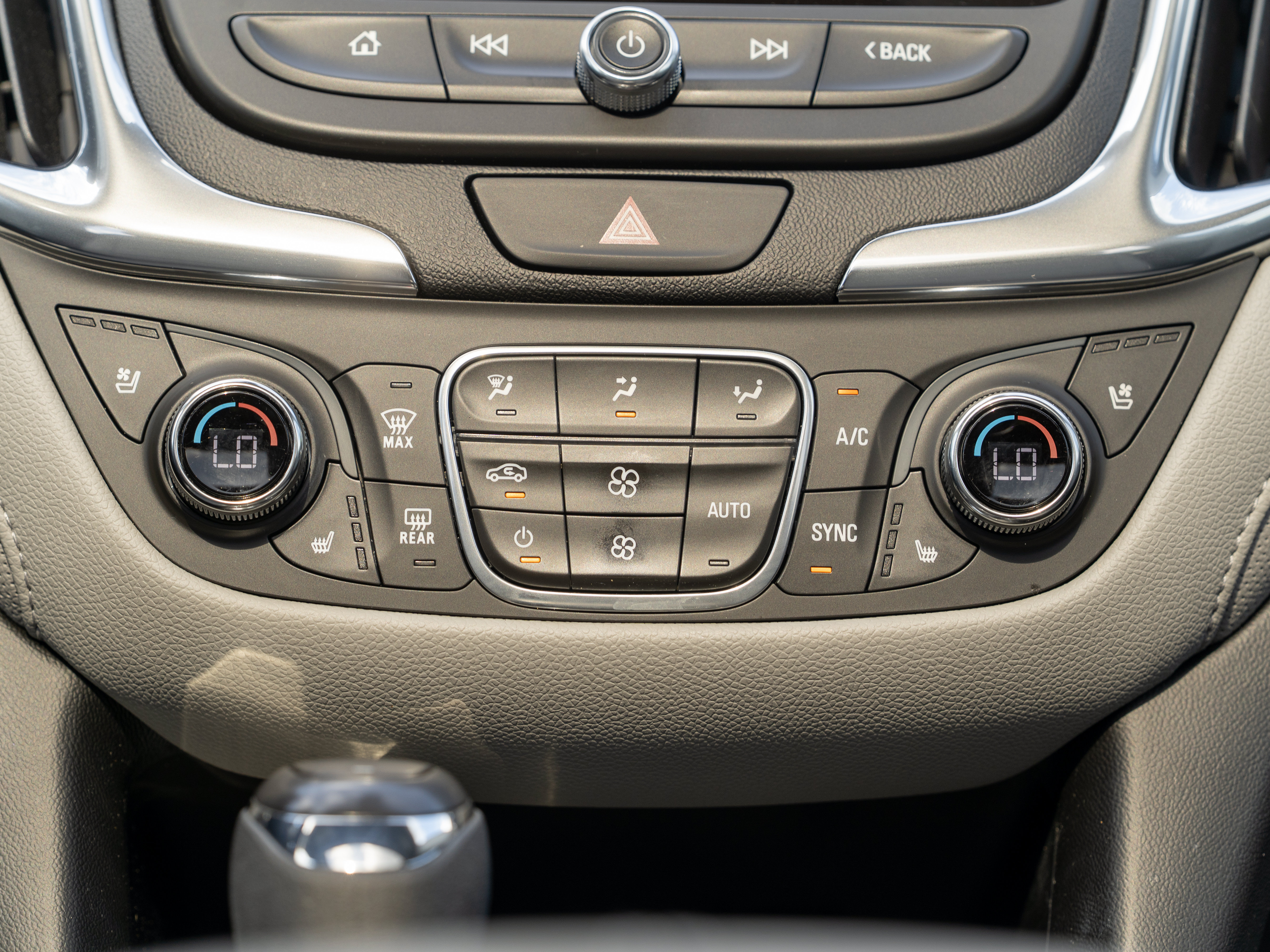 Used 2020 Chevrolet Equinox Premier FWD image 31