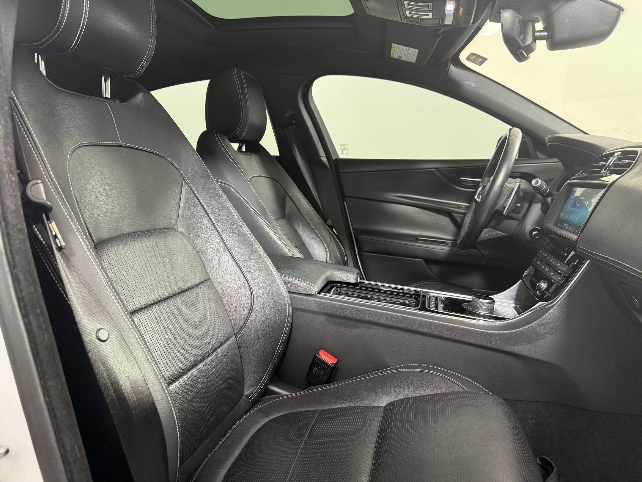 Used 2019 Jaguar XE Landmark Edition image 27