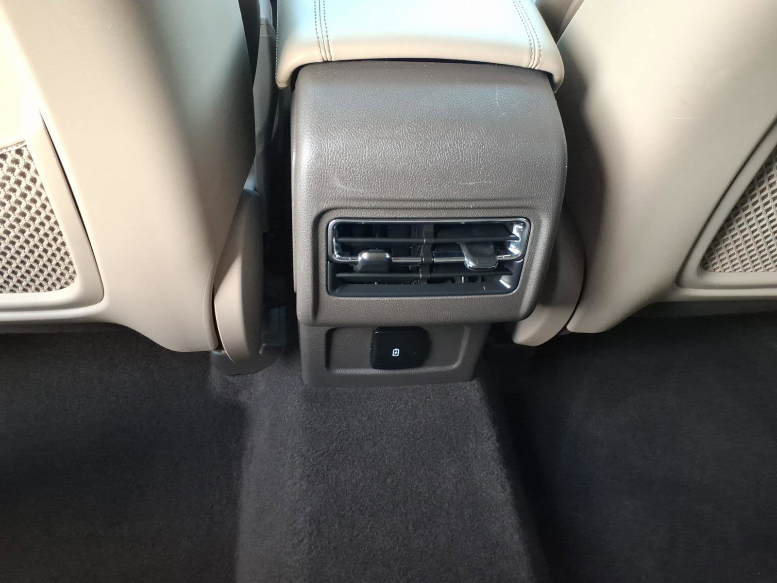 Used 2024 Lincoln Corsair FWD image 9