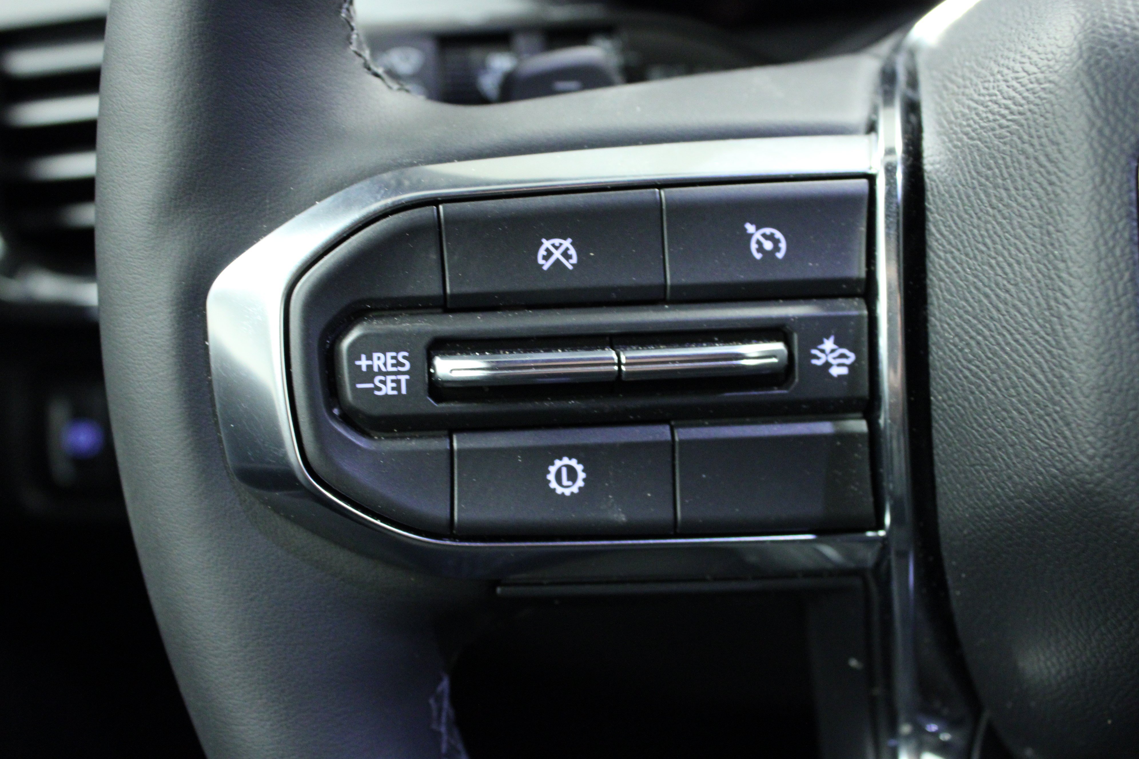 New 2025 GMC Acadia Elevation w/ Elevation Premium Package FWD image 21