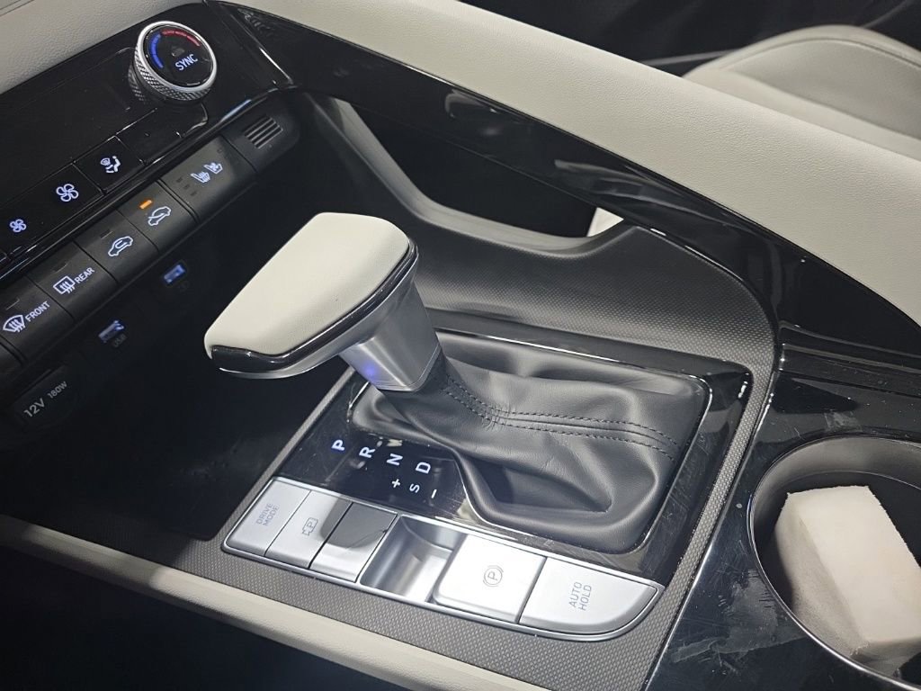 Used 2022 Hyundai Elantra Limited image 17