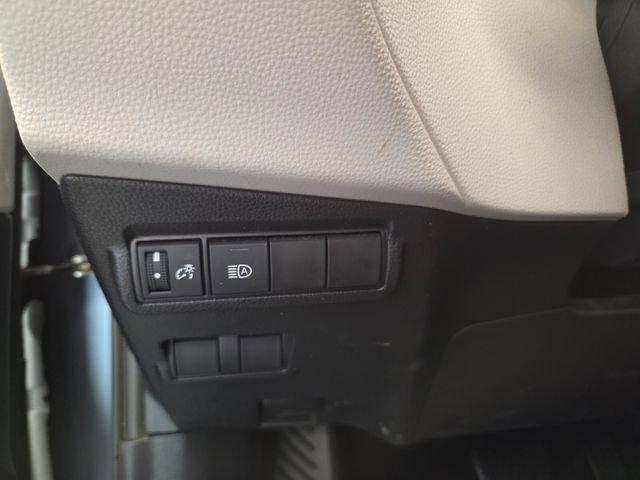 Used 2023 Toyota Corolla Cross L FWD image 31