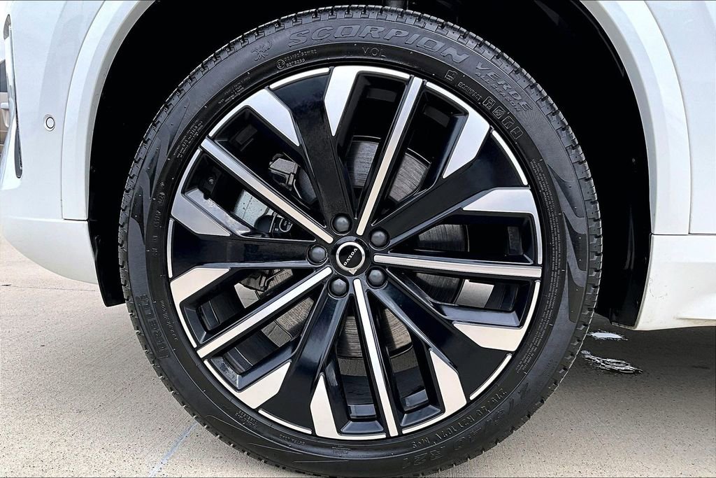 Certified 2025 Volvo XC90 T8 Plus w/ Protection Package Premier image 12