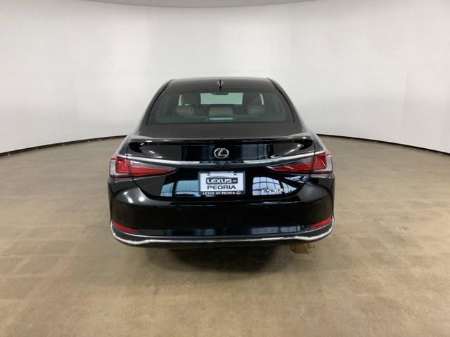Used 2023 Lexus ES 300h Ultra Luxury w/ Accessory Package (Z2) image 10
